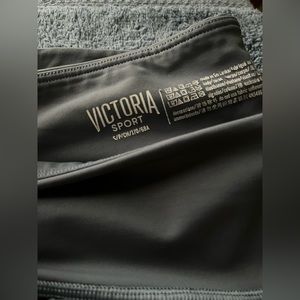 Fits to your body! Stretchy leggings great for sports wear!